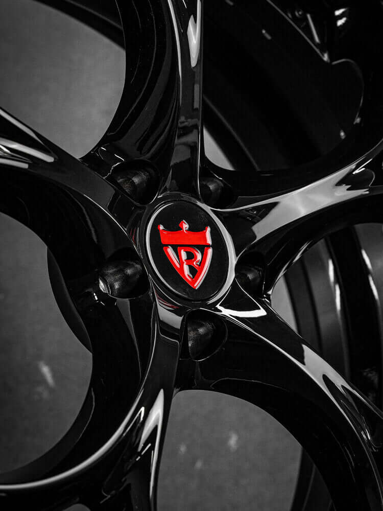 	Deep lip profile of RS6 custom wheels by RVRN