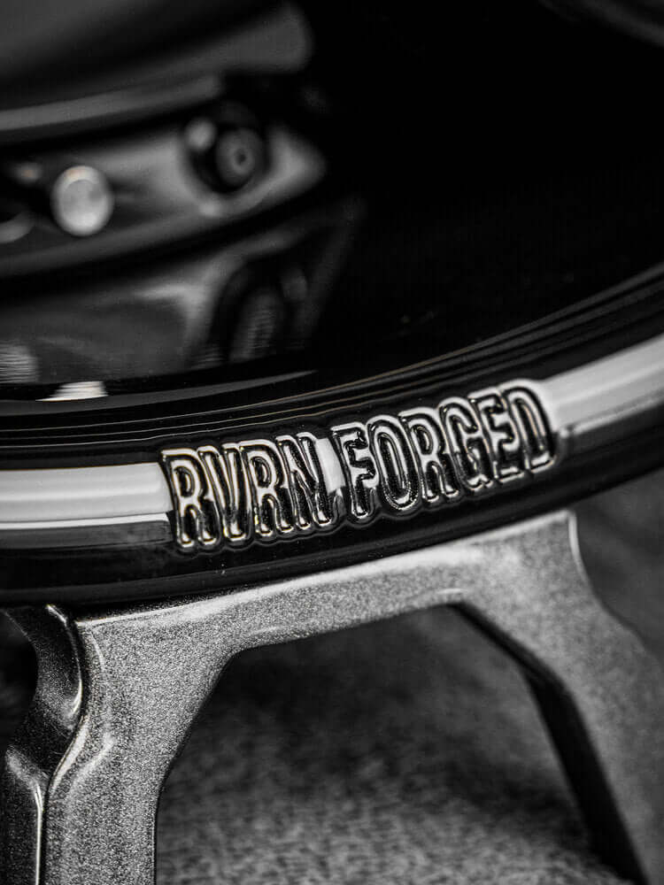 Close-up of the forged black face design on RS6 wheels