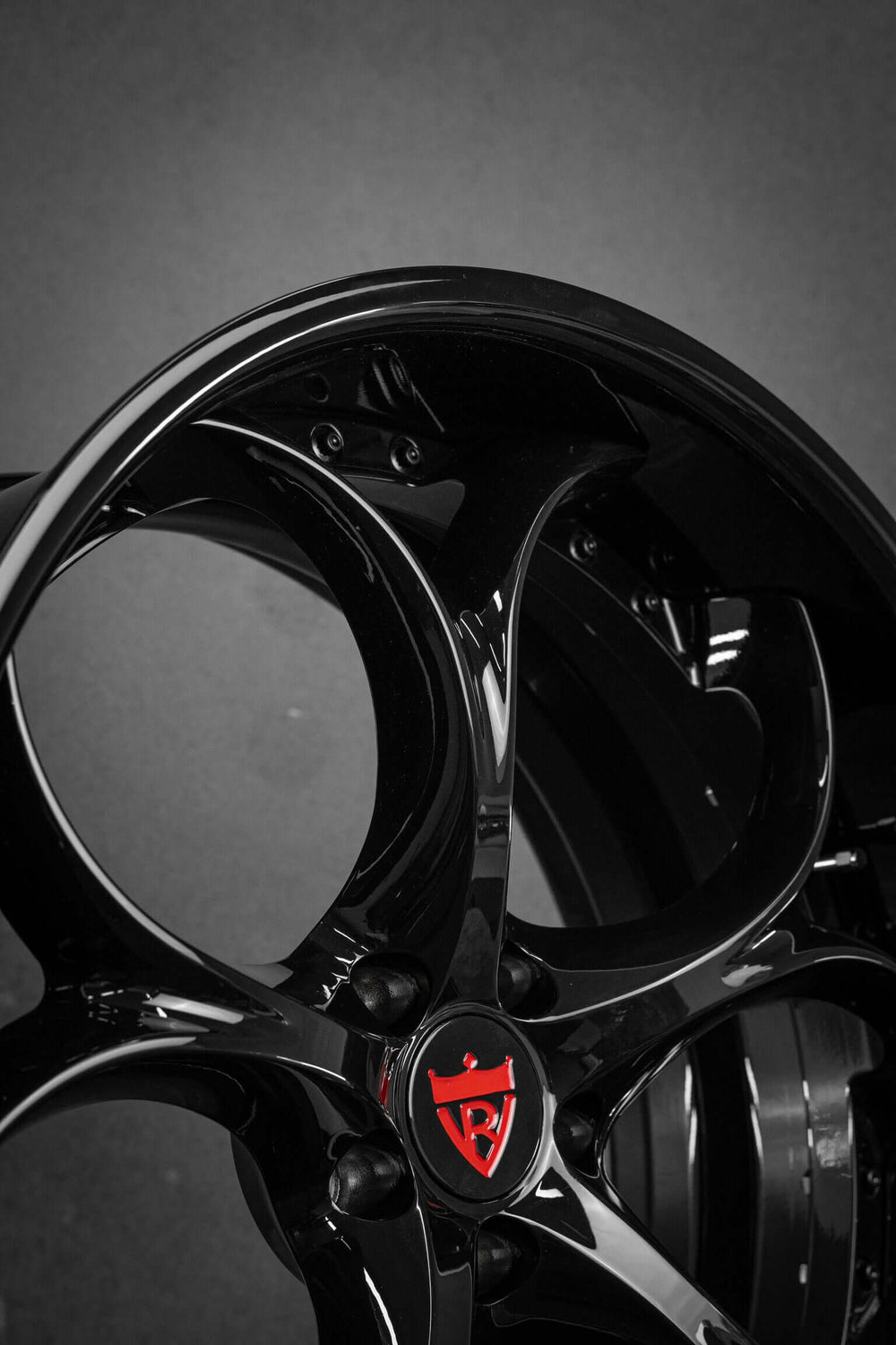	RS6 black deep lip rim close-up with forged details
