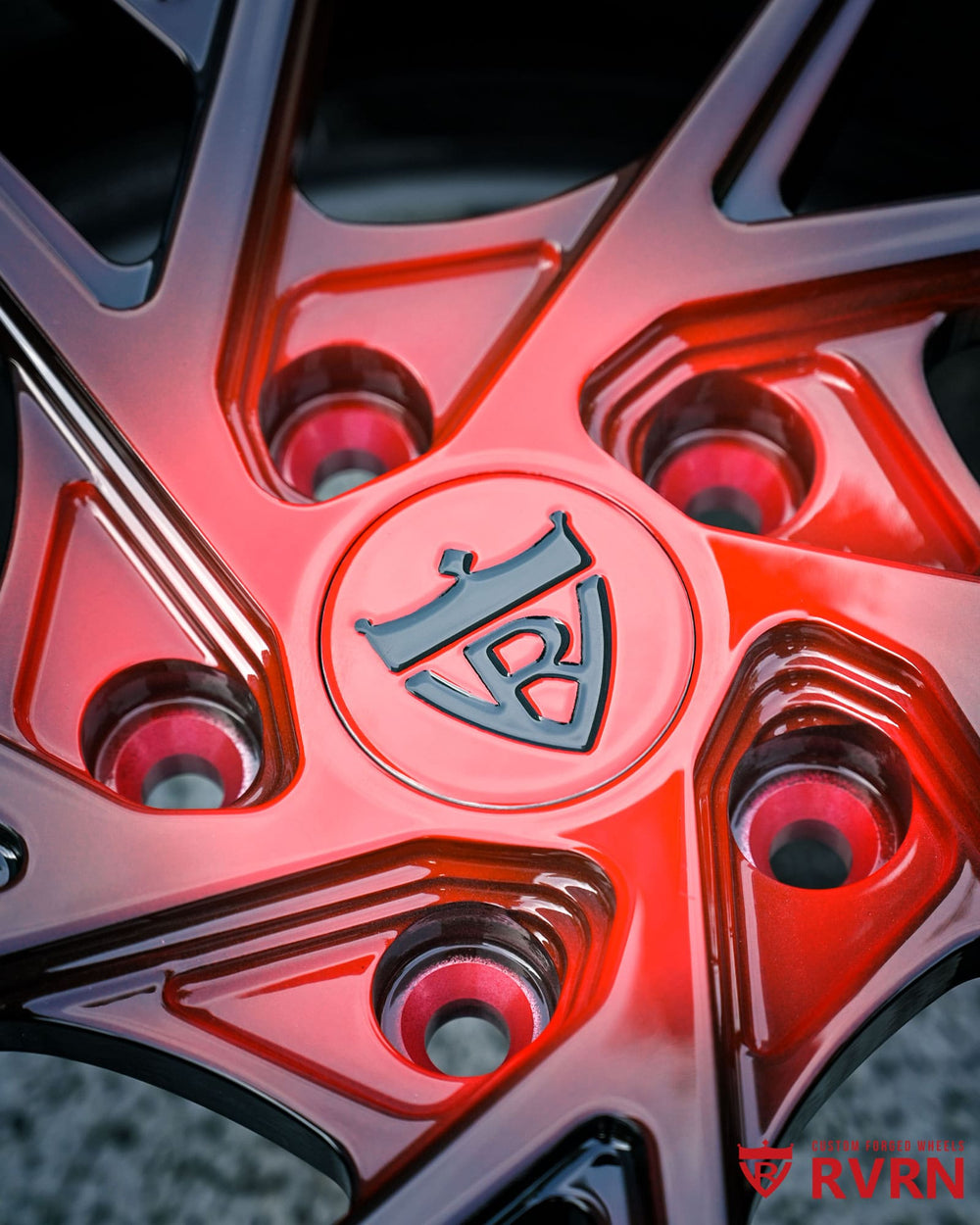 2 piece forged wheels for Corvette C8 Stingray with concave RV-DS74 design in gloss black and red custom configuration