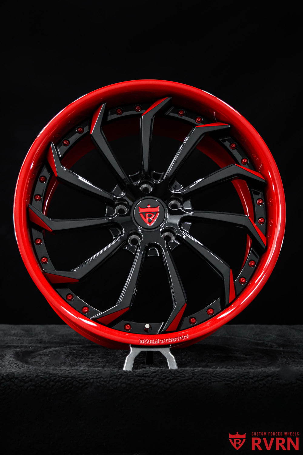 Close-up of RVRN RV-DC01 directional wheel with gloss black spokes, custom forged for the Corvette C8 Stingray