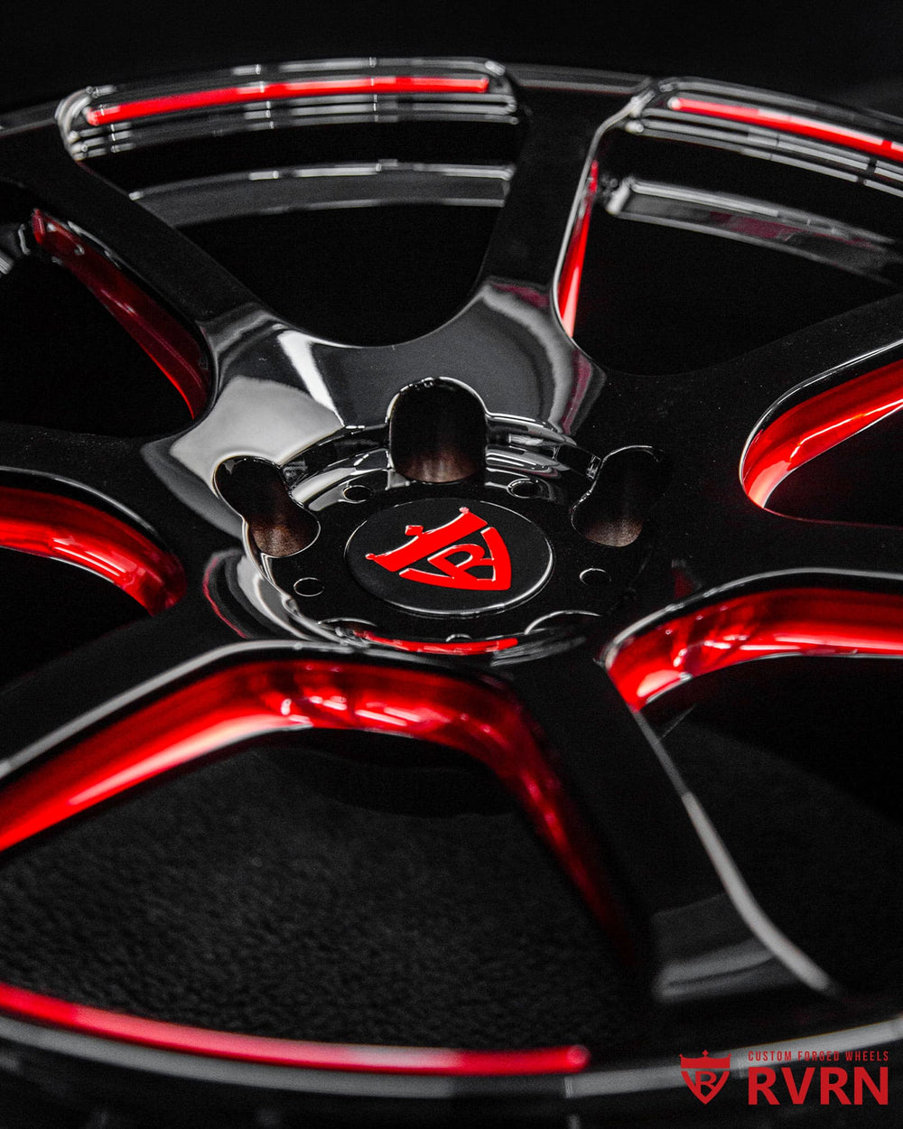 Close-up of transparent red engraving on gloss black MH092 monoblock wheel for Corvette C8 Z51.