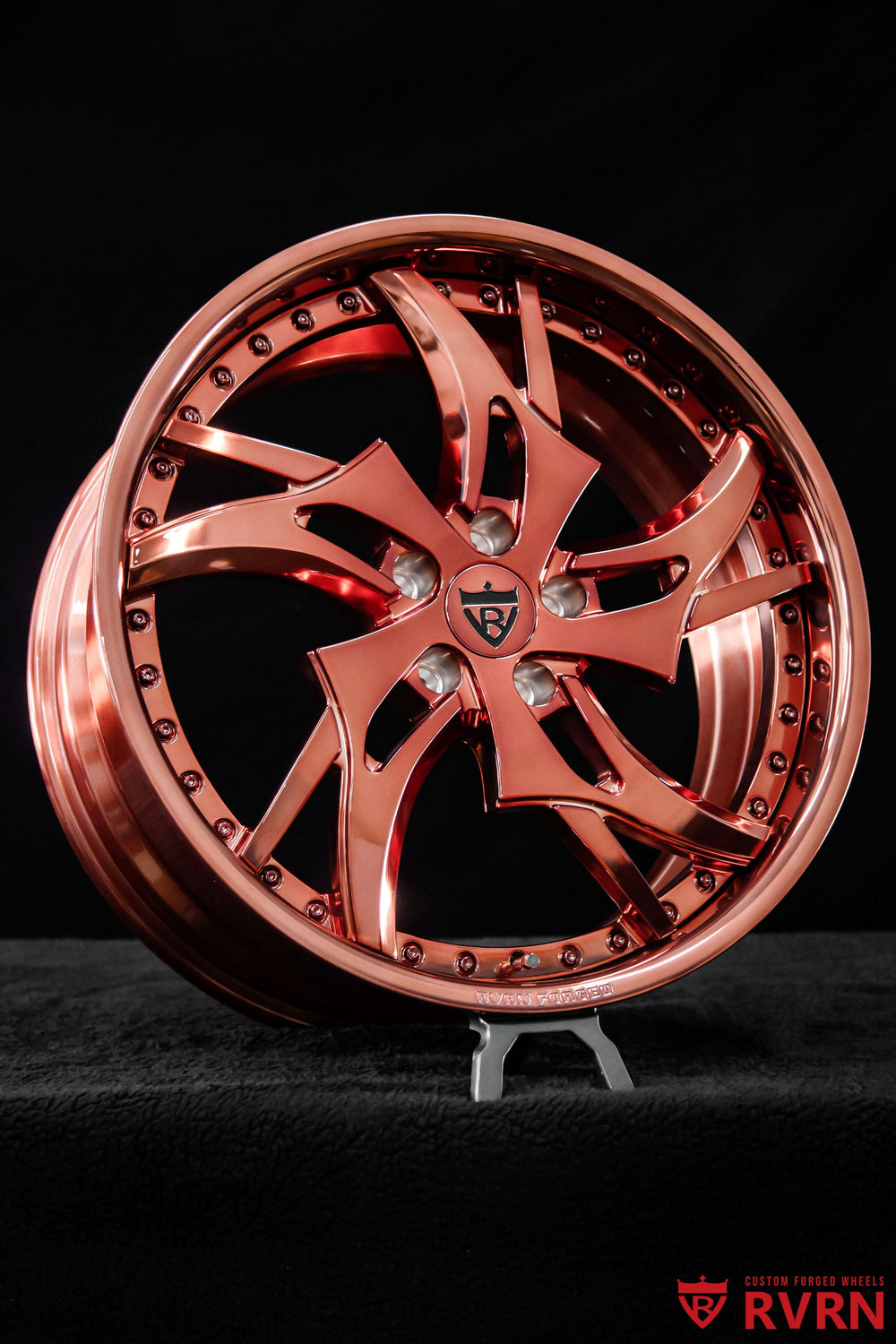 Front view of a 2021 Kia Telluride with RVRN RV-DC39 custom forged wheels in polished rose gold, 20x8.5 +35MM