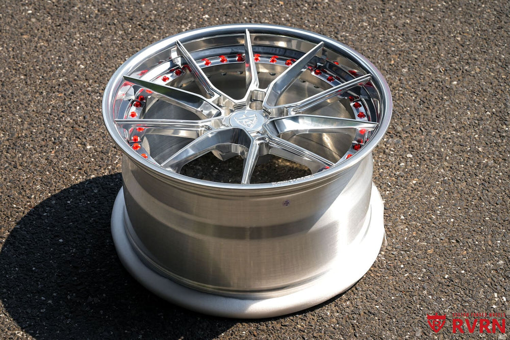 Brushed aluminum barrel and polished spokes on RV-DB082 wheel