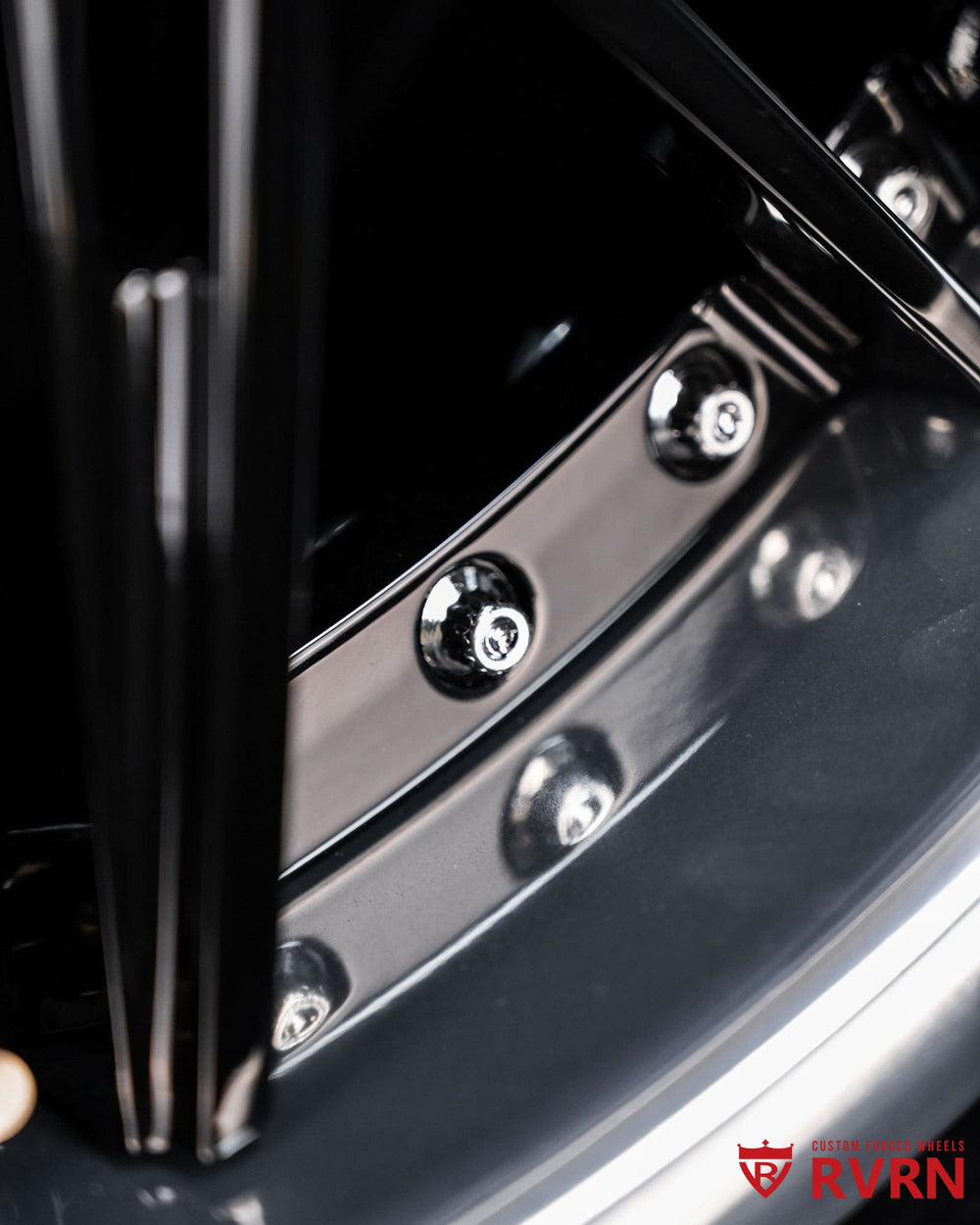 RV-T081 2-piece forged Corvette C8 wheels gloss black barrel spoke polished lip hardware detail