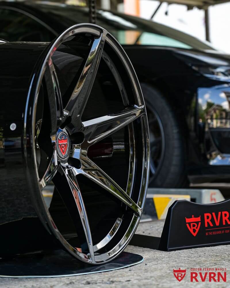 Gloss black forged aluminum rim details – RVRN custom Charger wheels