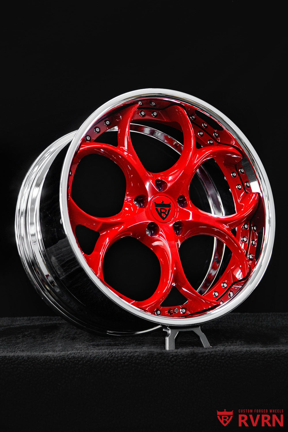 Front view of a 2022 Genesis G70 on RVRN RV-DS016 2-piece forged wheels with chrome barrel and gloss red spokes, 20x9 front and 20x10.5 rear fitment.