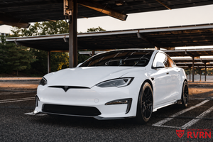Front three-quarter view of a 2022 Tesla Model S on RVRN RV-C081 custom forged monoblock wheels with matte black spoke and barrel, carbon fiber wrapping lip, and 20x10 front, 20x11 rear fitment.