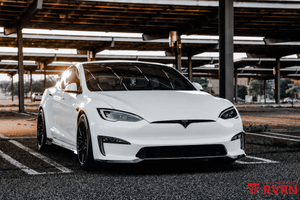 Angled front view of a 2022 Tesla Model S with RV-C081 matte black custom forged monoblock wheels and carbon fiber wrapping lip.