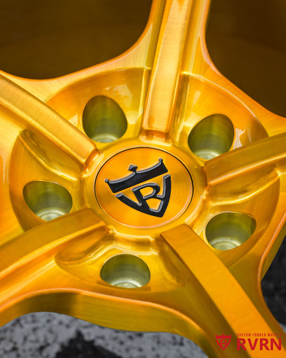 Light reflection on RV-MC491 brushed gold Y-spoke wheel, 22x10.5/22x11.5 on Aston Martin DBX 707