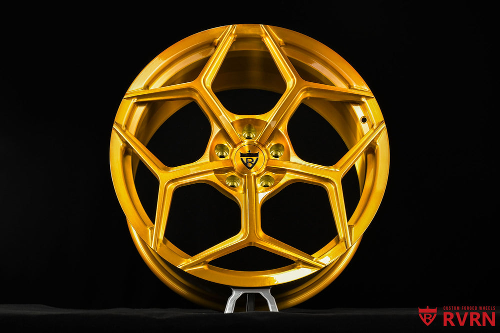 Close-up of RV-MC491 Y-spoke center cap, brushed gold forged wheel for Aston Martin DBX 707, 22x10.5/22x11.5