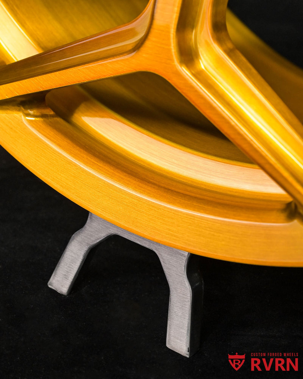 Dynamic angle of RV-MC491 wheels on 2023 DBX 707, showing design and proportion of 22x10.5/22x11.5
