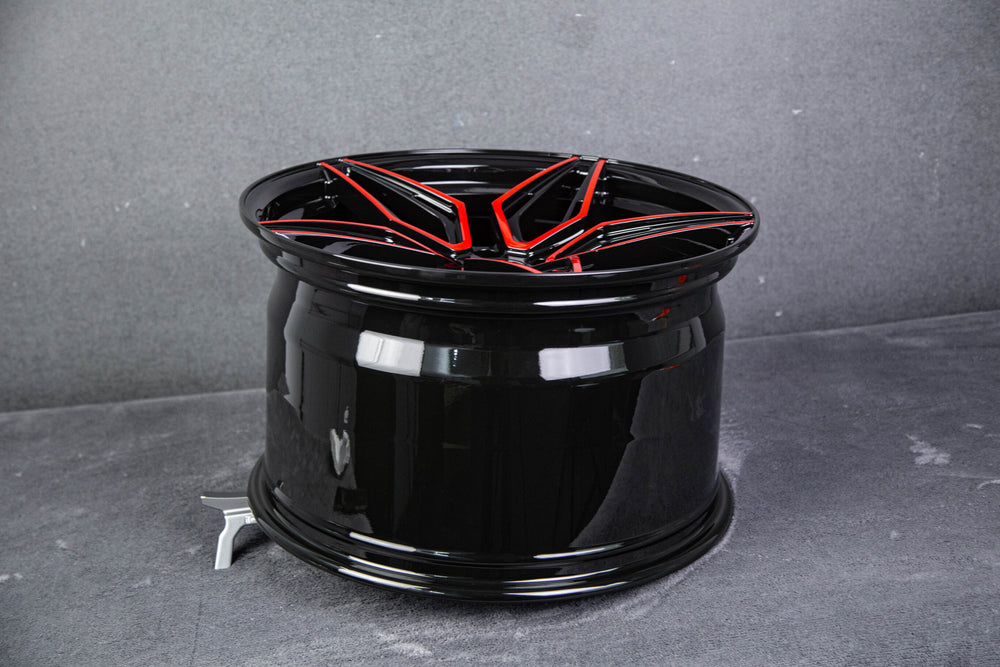 Gloss black RV-MC07 forged wheel close-up detail with red highlights