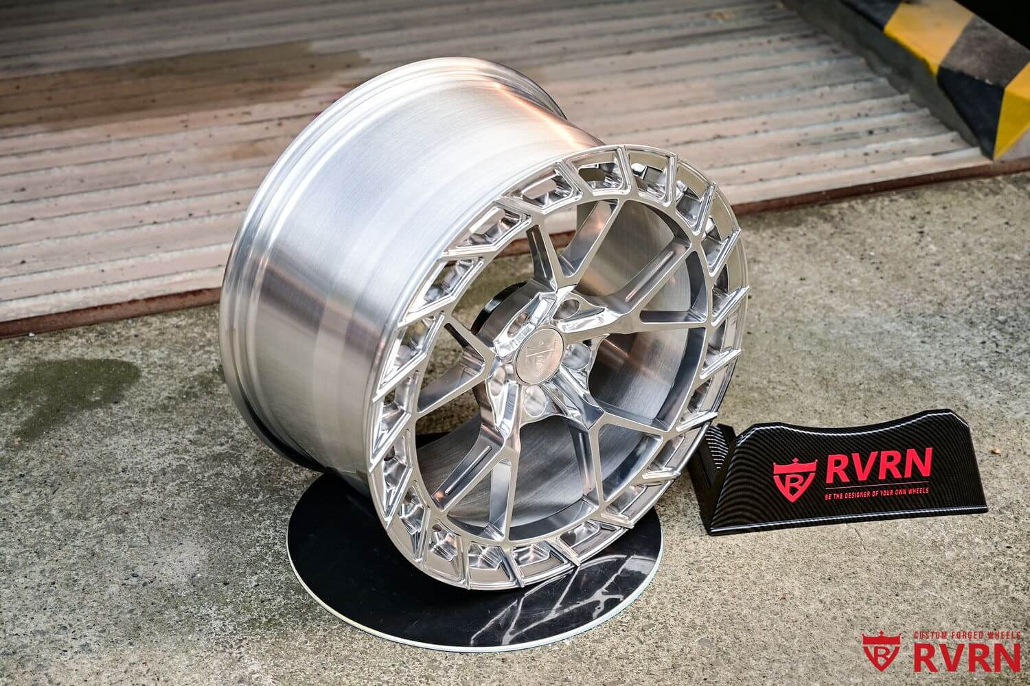 Close-up of RV-MC23 polished aluminum spokes showing fine craftsmanship.