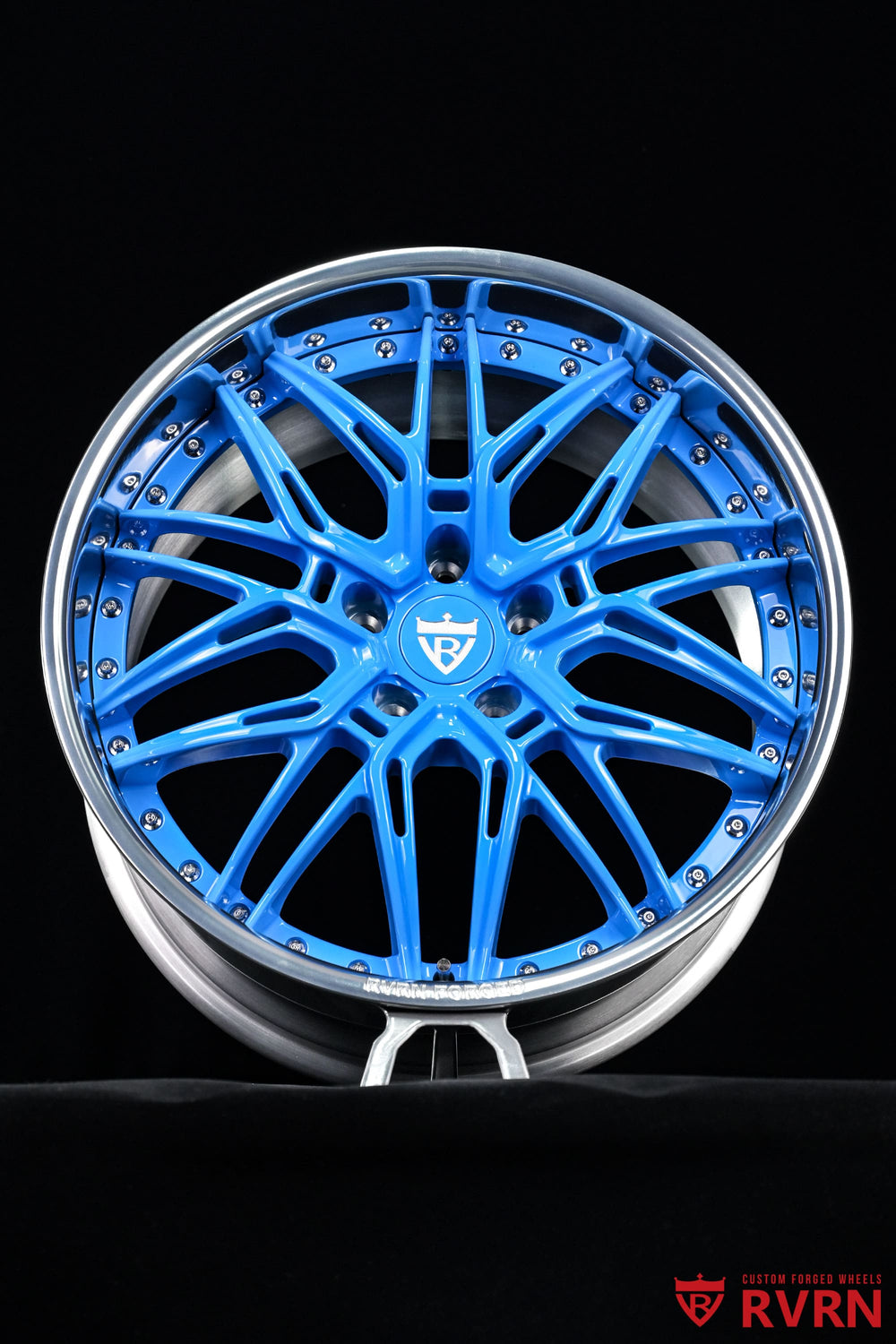 Rear view of RVRN RV-T081 custom C8 Stingray forged wheels with polished aluminum barrel and Rapid Blue spokes, using a 20x11 rear fitment