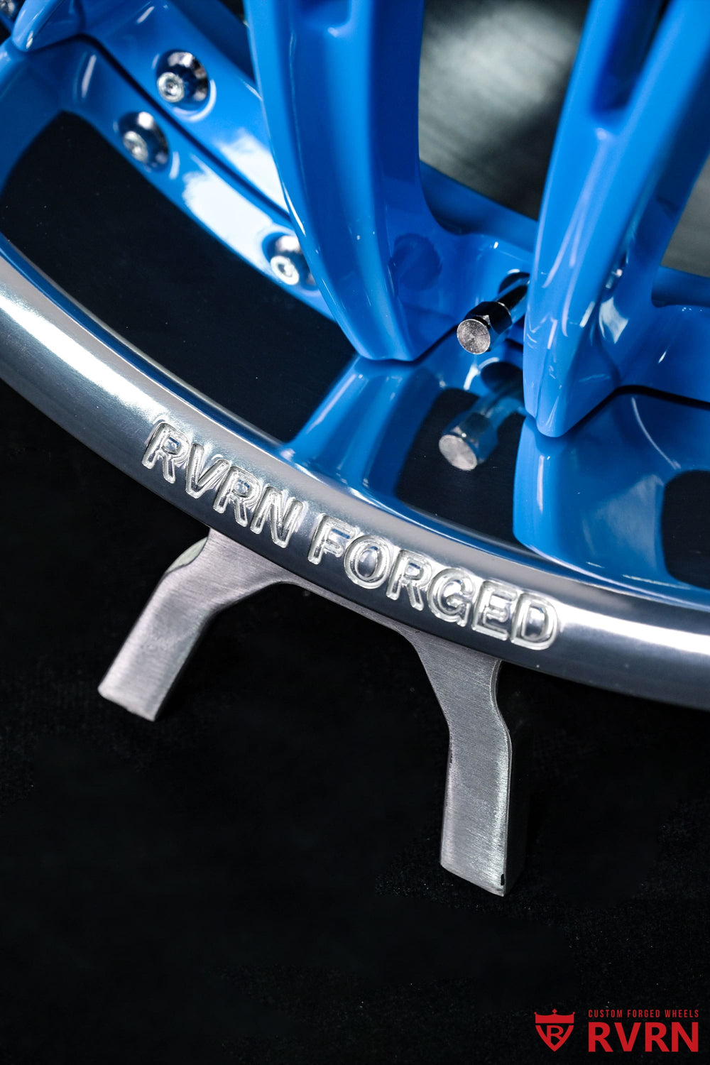 RVRN RV-T081 front wheel customized for a 2023 C8 Stingray, featuring a polished aluminum barrel and Rapid Blue spokes in 19x8.5 fitment
