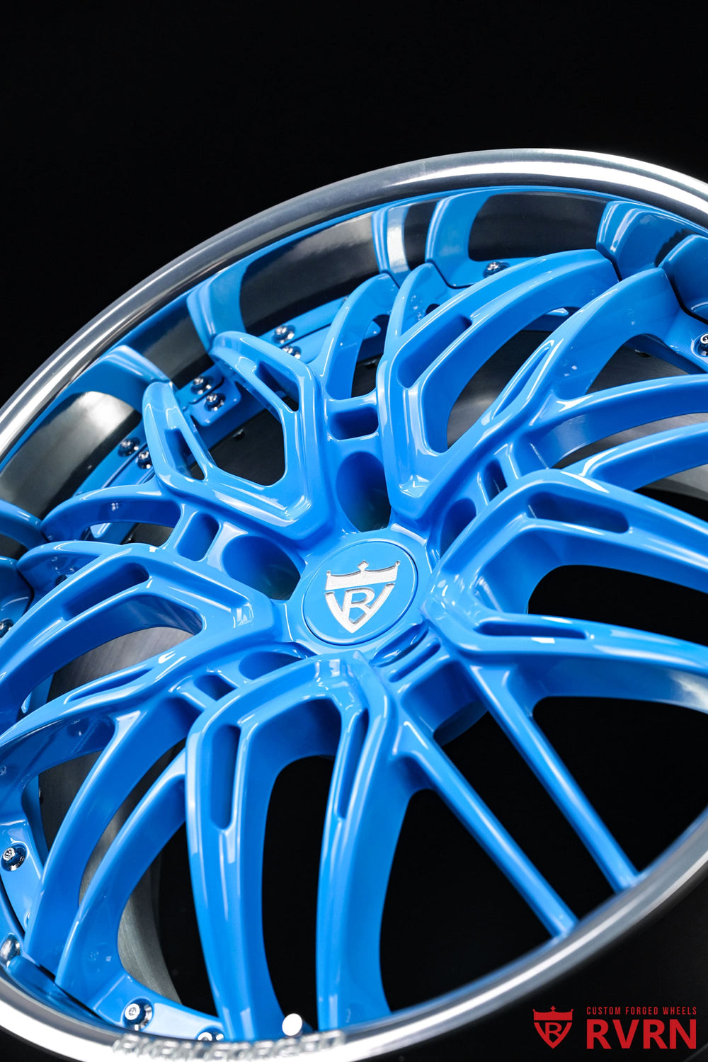 Front three-quarter view of RVRN RV-T081 Corvette C8 wheels for a 2023 C8 Stingray, featuring polished aluminum and Rapid Blue finishes in 19x8.5 and 20x11