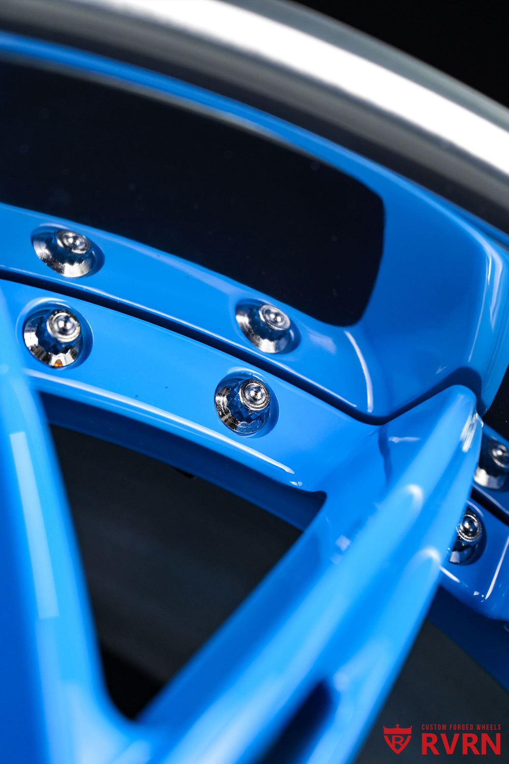 RVRN RV-T081 rear wheel customized for a 2023 Corvette C8 Stingray, featuring Rapid Blue spokes and polished aluminum barrel in 20x11 fitment