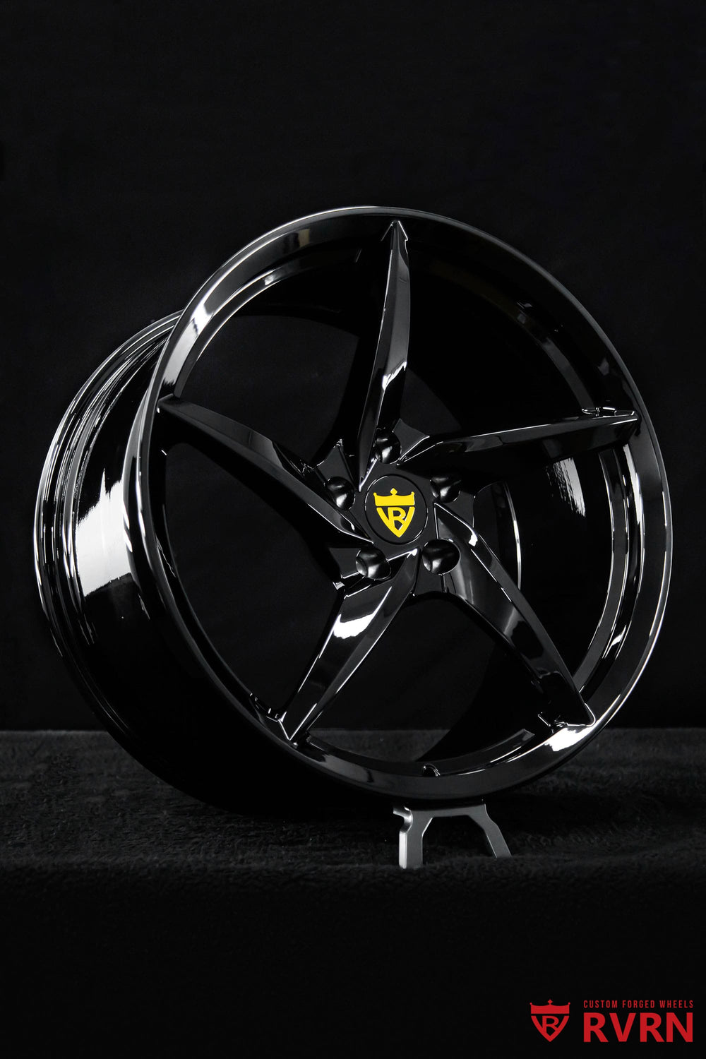 RVRN RV-MC35 5-spoke forged wheel design for Corvette C8 Z06 with directional left and right rotation structure