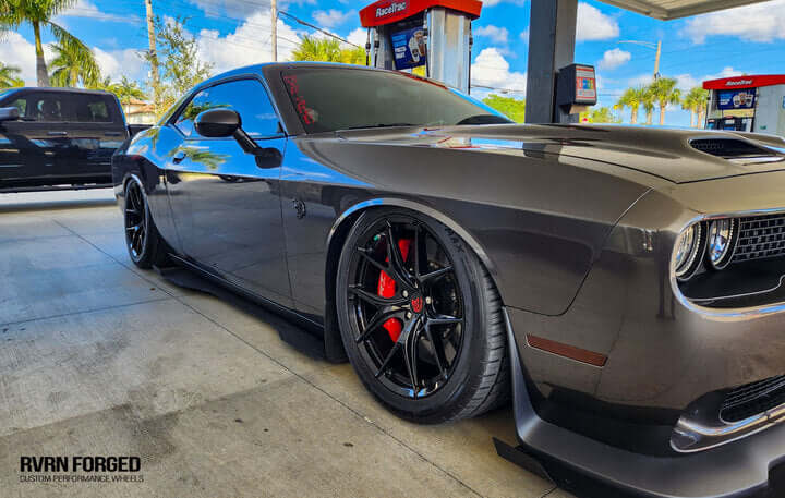 Close-up of rear concave forged wheel on Hellcat with gloss black finish