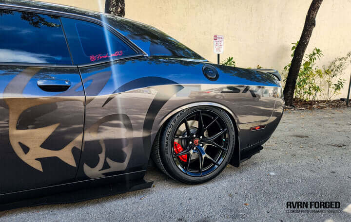 Side profile showing deep concave forged wheels on 2023 Hellcat
