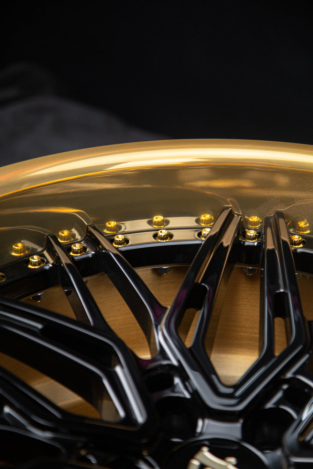 Rear angle showing full depth of RV-T081 gold barrel on Charger
