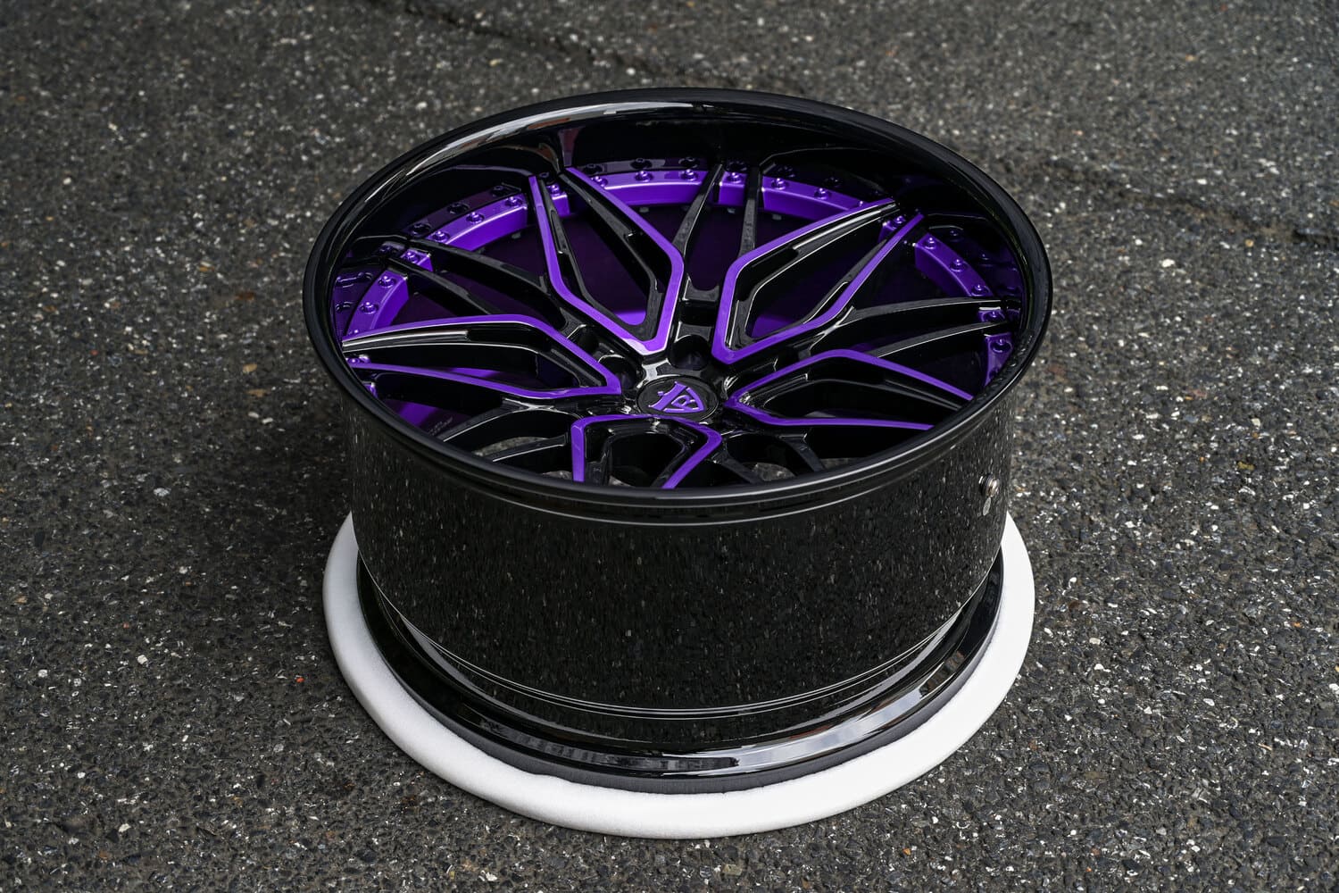 Rear view showing 22x12 RV-T081 Color-Xtreme Purple rims on Charger