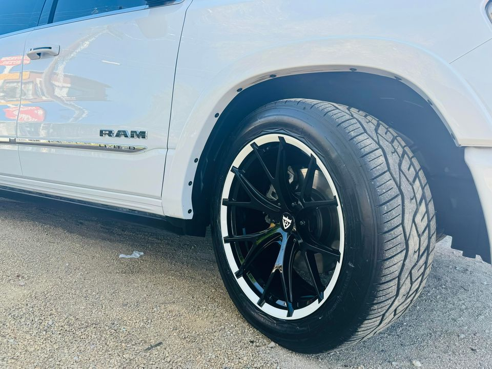 	Pearl white lip edge on RV-MR05 truck forged wheel
