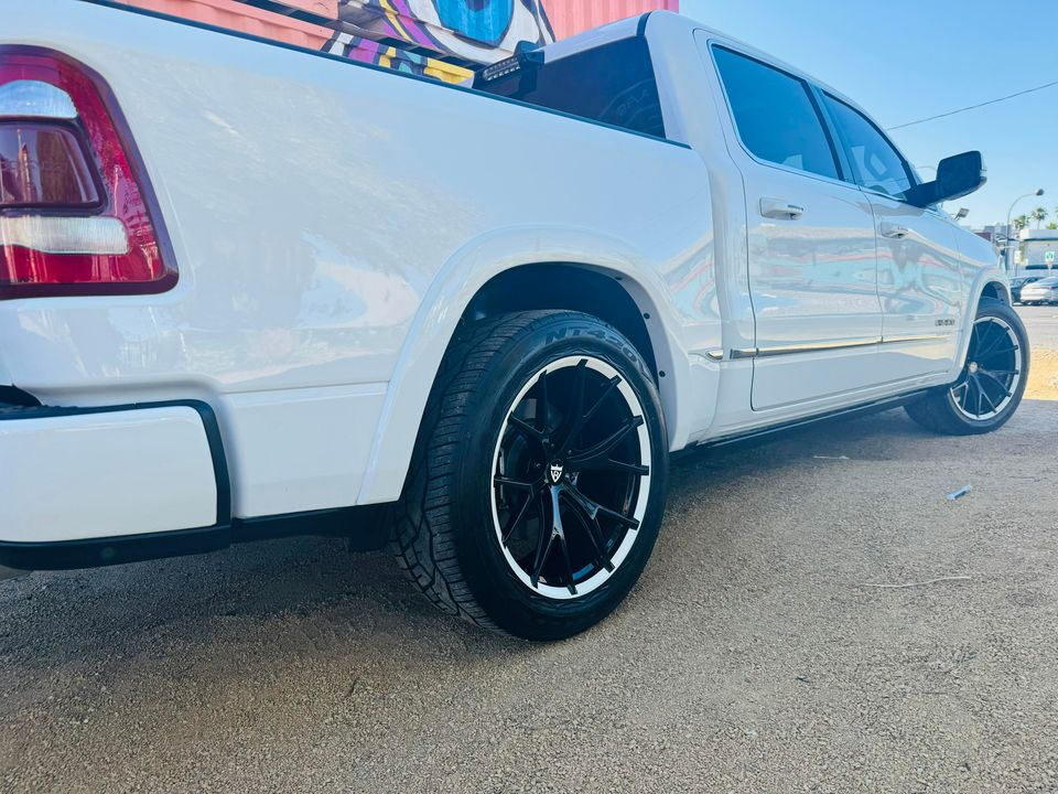 	Pearl white lip edge on RV-MR05 truck forged wheel