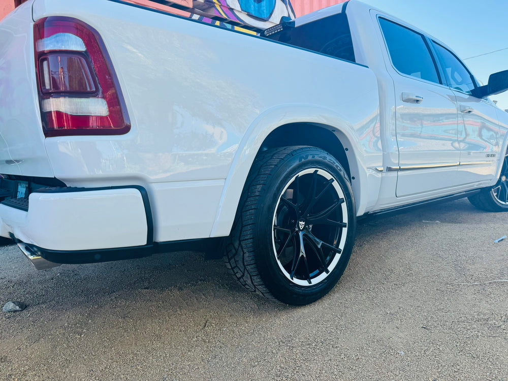 RV-MR05 forged light truck wheel detail – gloss black spoke and pearl white lip