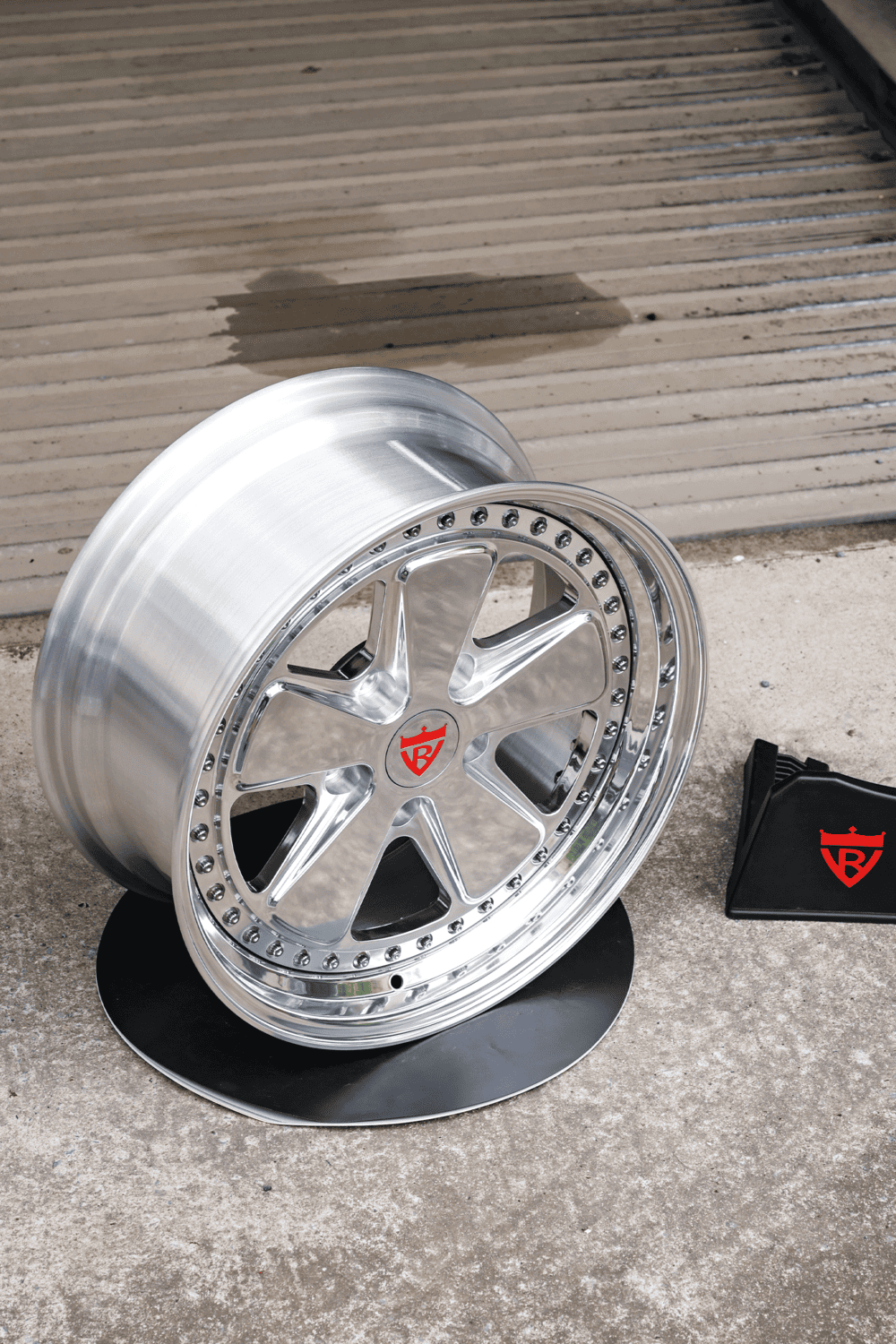 Detail view of polished aluminum 5 spoke Porsche 911 aftermarket wheel – 2023 Carrara