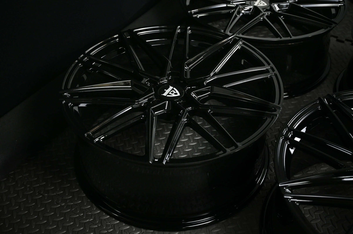 Y-spoke RV-MC01 forged wheel in gloss black – angled perspective