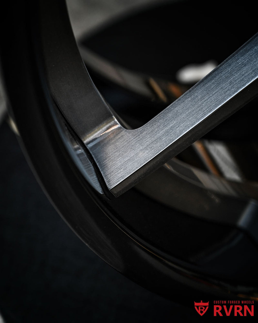 Chrome screw details on 2-piece forged RVRN RV-DC02 for Audi RS Q8 in 22x10.5 sizing