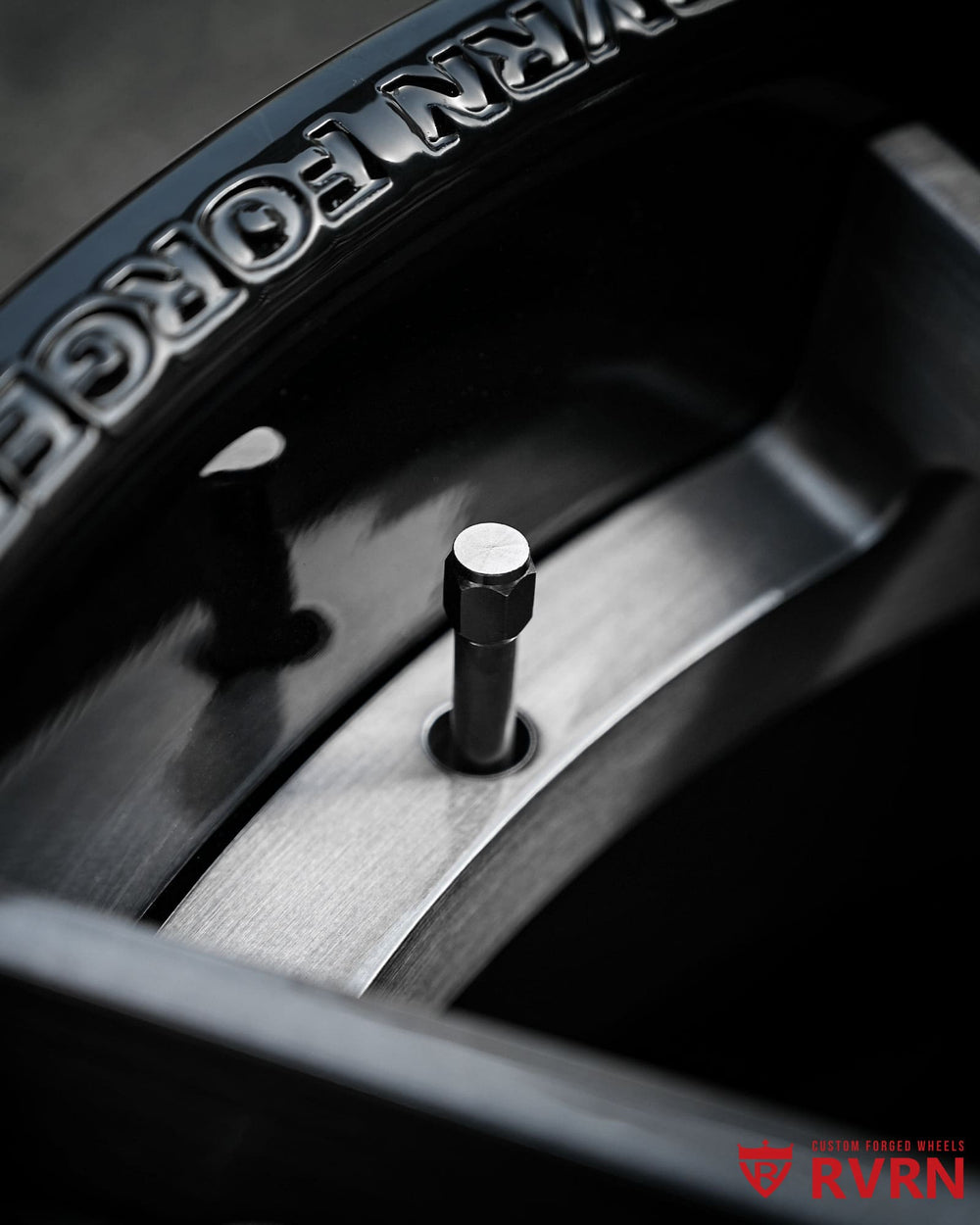 Stock brake clearance demonstration for RV-DC02 2-piece forged black wheels on Audi RS Q8