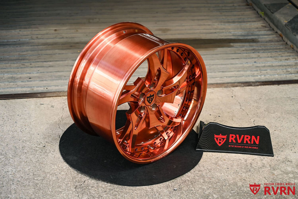  Close-up of RV-DC39 two-piece forged wheels rose gold finish 20x11