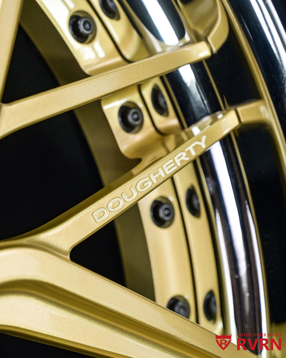 Deep chrome barrel lip of custom BMW M4 forged wheels in 20 inch sizing.