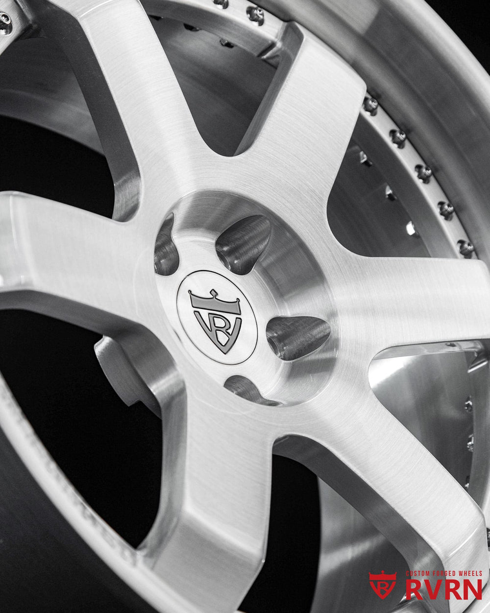 BMW M4 Competition Xdrive with RVRN DS01 forged wheels showcasing deep concave side profile.