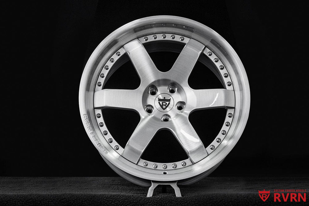 Full wheel face view of RV-DS01 brushed finish wheels for BMW M4.