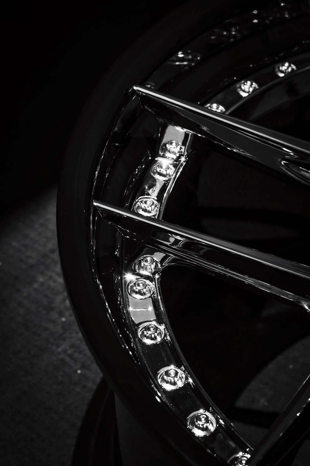 Close-up of 2024 Corvette C8 Stingray RV-DR08 chrome black custom forged RVRN wheels.