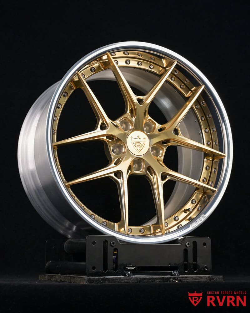 Deep concave effect on rear RV-DR08 rim – aggressive stance for C8