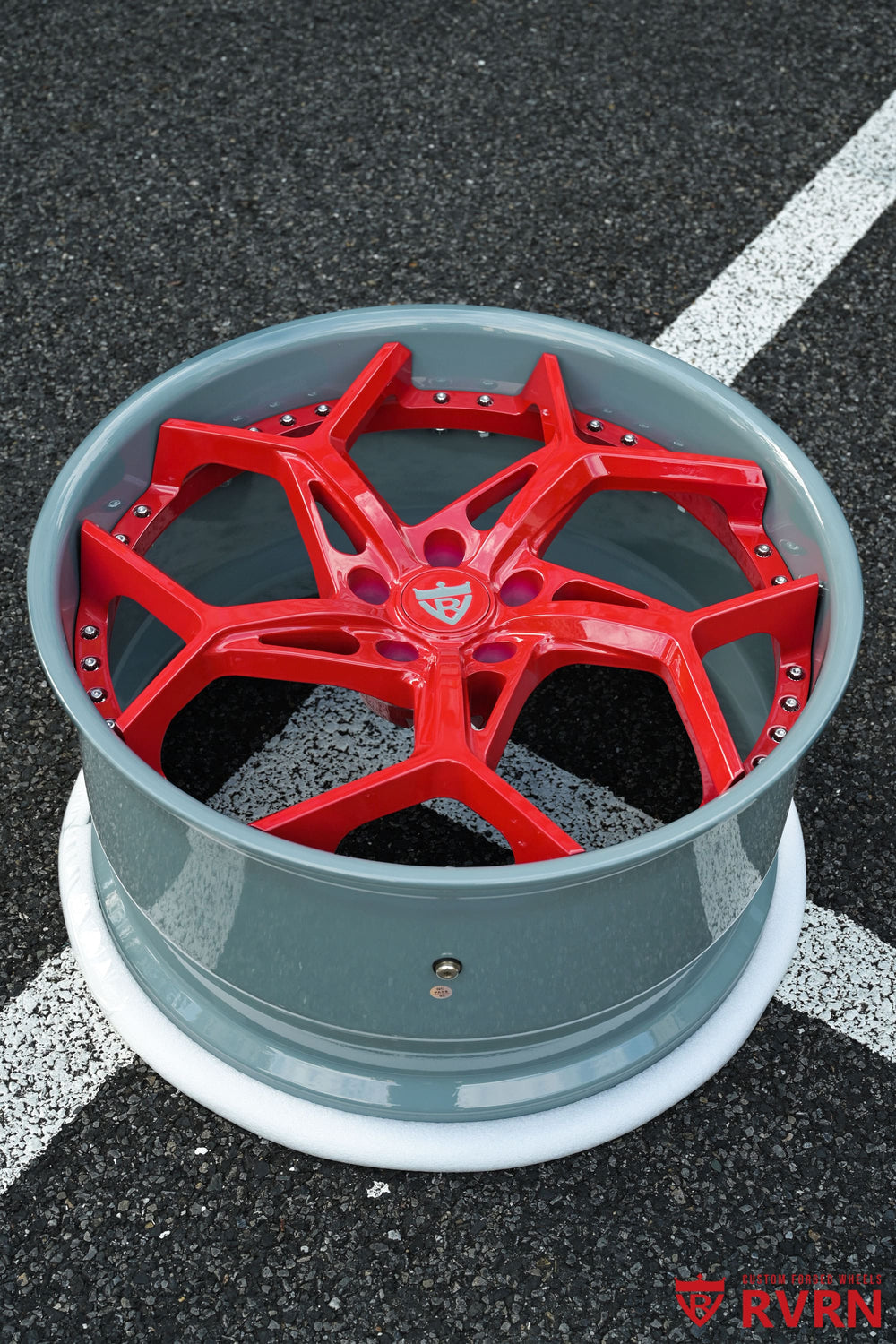 RVRN RV-DV03 Corvette C8 Stingray Y-spoke forged wheels in Sea Wolf Gray and Gloss Red, 21x9 +35MM front and 22x12 +52MM rear