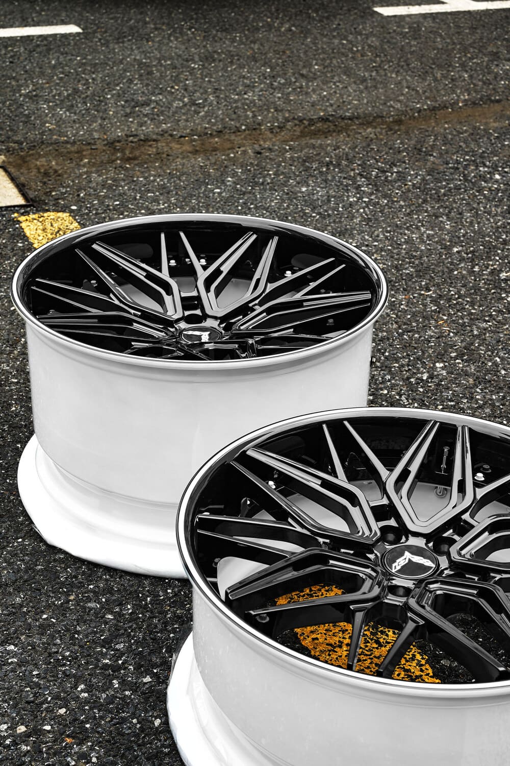 Side view of Corvette C8 Z06 with custom RV-C081 white/black forged rims