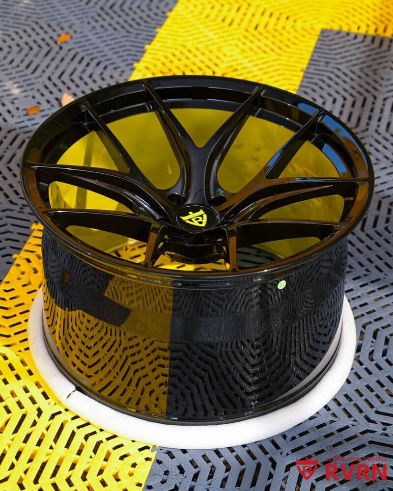 Close-up of RV-MR05 yellow and black forged rim on Corvette C8 Z06