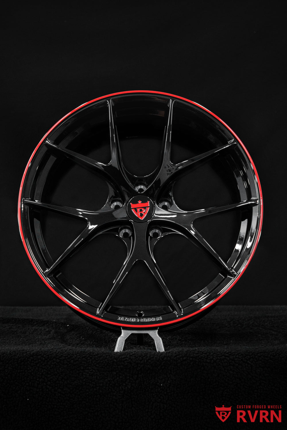 Close-up of the RVRN RV-MR05 Y-spoke Corvette C8 forged wheels featuring Gloss Black spokes, Gloss Red trim and custom 20x10 front, 21x13 rear sizing.