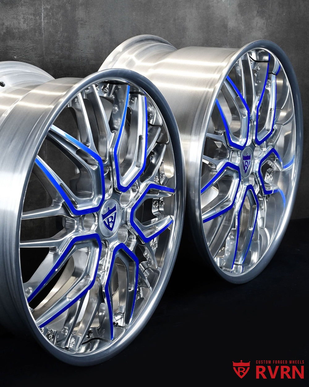 Rear angle of Corvette C8 with RV-T081 wheels, showcasing staggered fit and polished blue accents