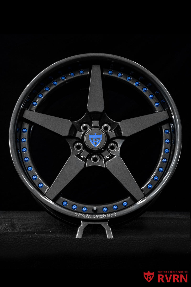 Close-up of the RV-DF14 5-spoke wheel profile in All Gloss Gunmetal, highlighting clean spoke transitions and forged construction.