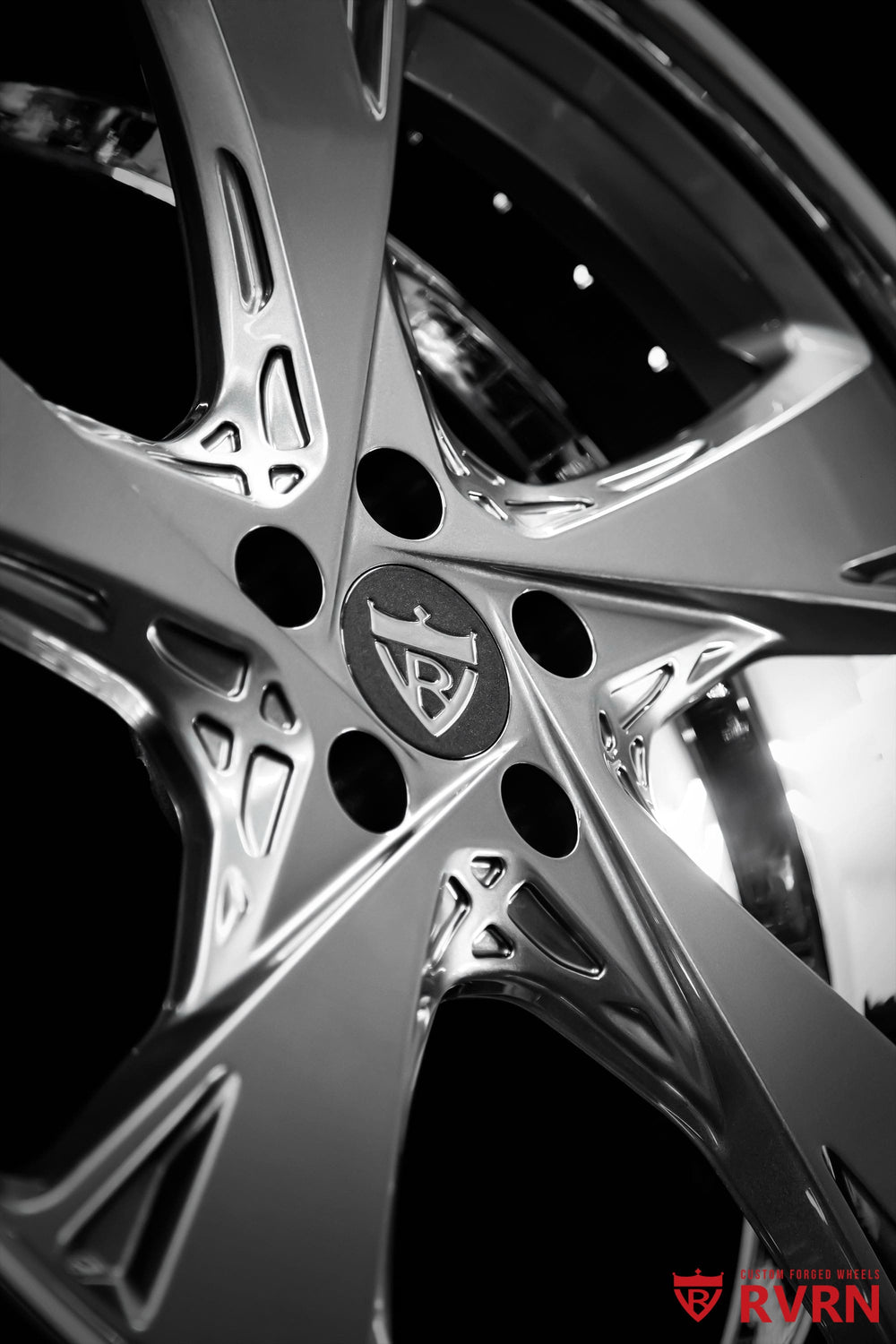 Close-up of the front RVRN RV-DG01 forged wheel showing the chrome barrel, gunmetal 5-spoke face and precision-machined construction in 22x9.5.