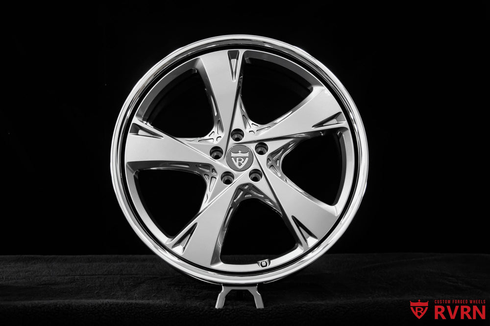 Chrome barrel detail of the RVRN RV-DG01 2-piece forged wheel for the Genesis GV80, highlighting deep polished surfaces and custom craftsmanship.