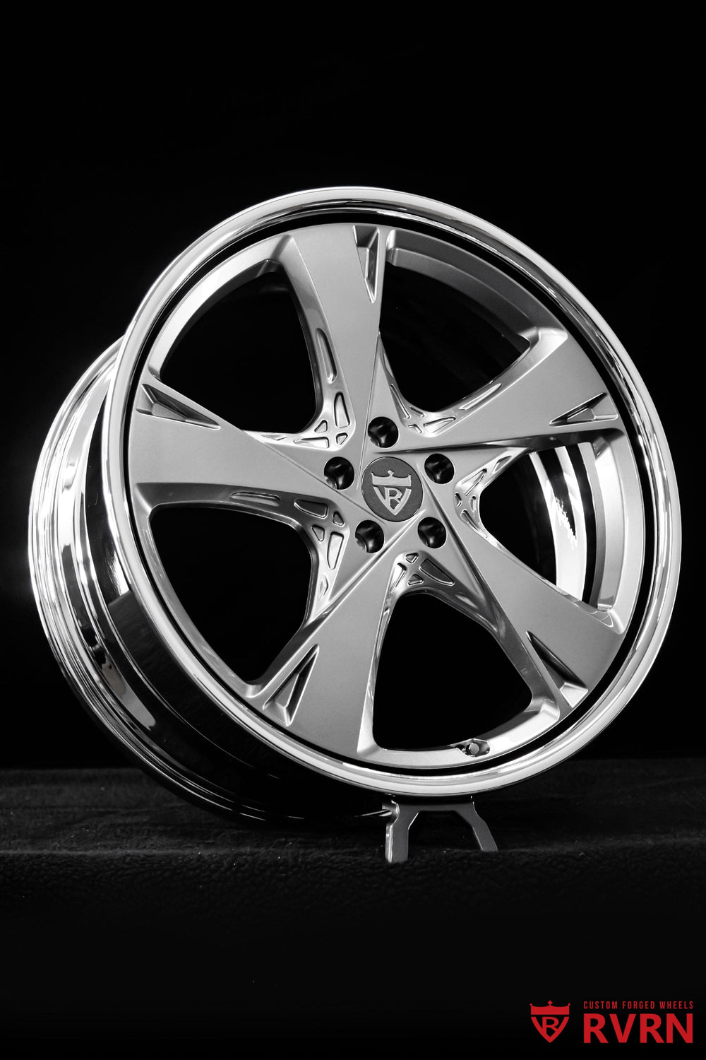 Detailed view of the gunmetal 5-spoke center on RVRN RV-DG01 custom Genesis wheels engineered for the 2024 Genesis GV80.