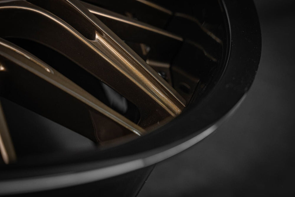 	Showcase of staggered 20x8.5 and 20x9.5 wheels for Lexus IS500